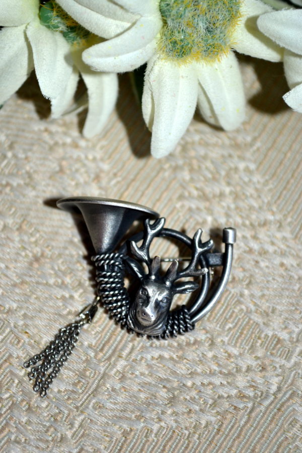Hat or Lapel Pin Hunting Horn with Deer